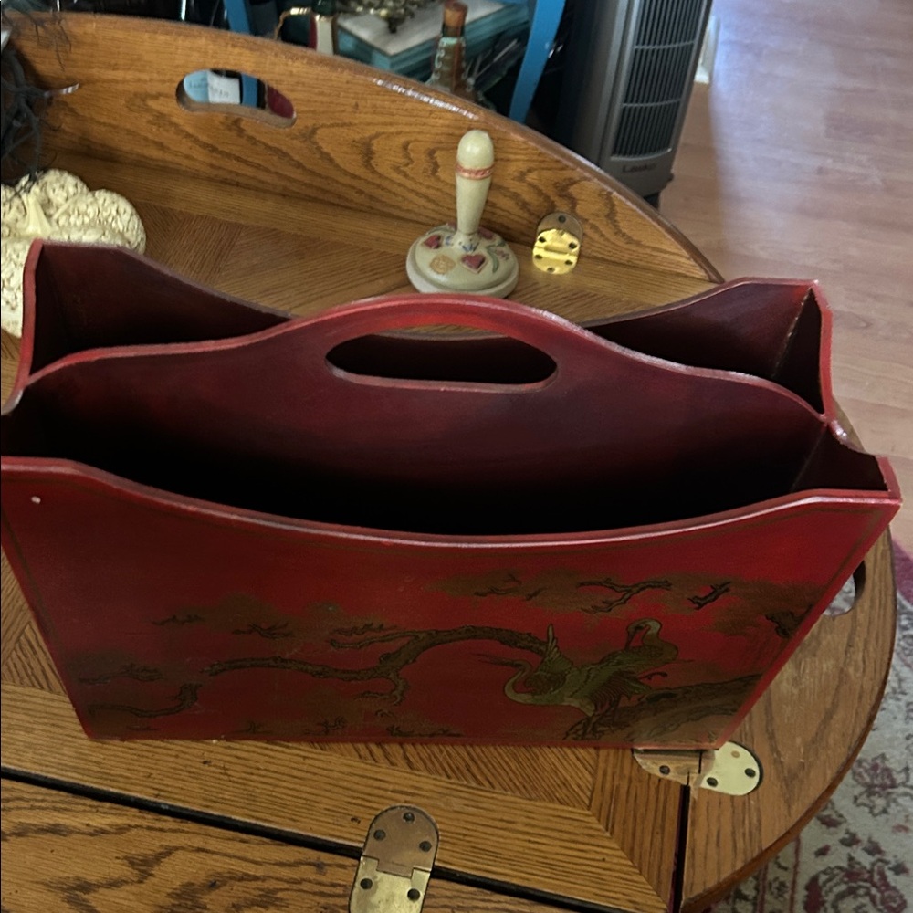 Vintage Chinoiserie-style Magazine Holder with Gold Crane and Tree Design - Picture 3 of 13
